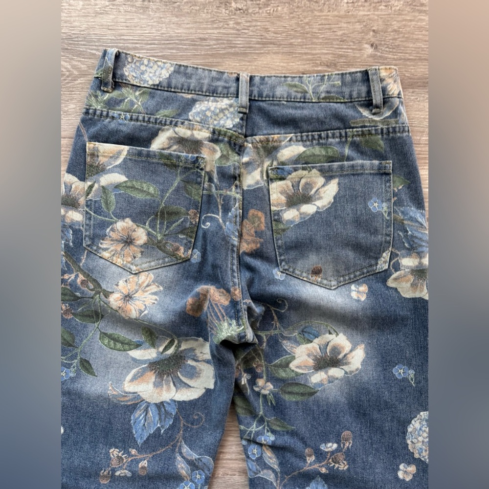 YNS Generic Sz-Xs. Women's straight-leg jeans with a floral print, loose, high- - Picture 8 of 15